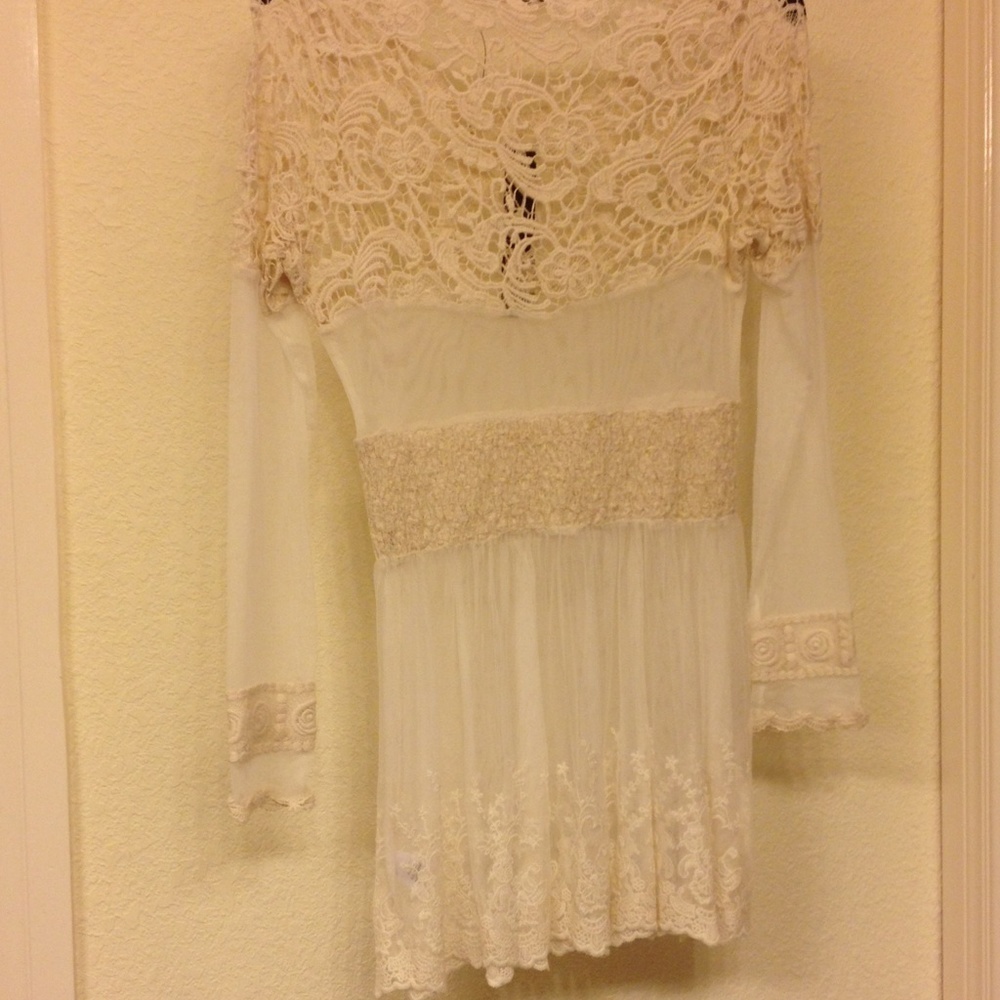 Ivory unique top. - Picture 2 of 4